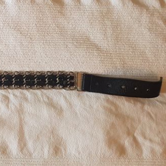 GUESS Silver Chain and Black Leather Belt - Medium - Picture 3 of 8
